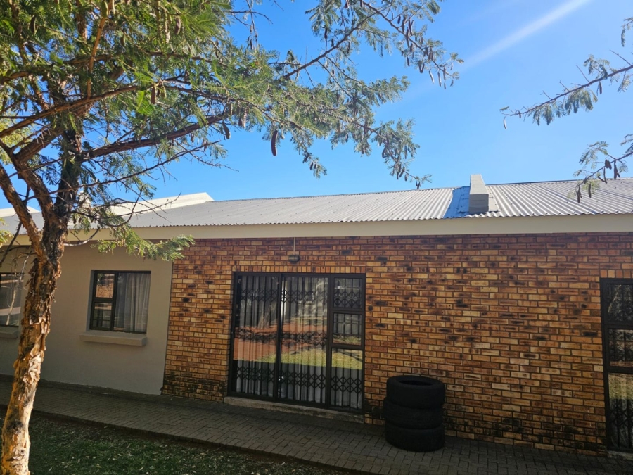 1 Bedroom Property for Sale in Rhodesdene Northern Cape